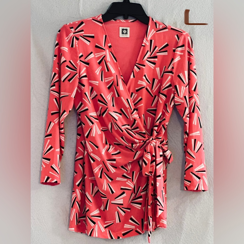 LADIES BRINK PINK TOP WITH BLACK & WHITE DESIGNS